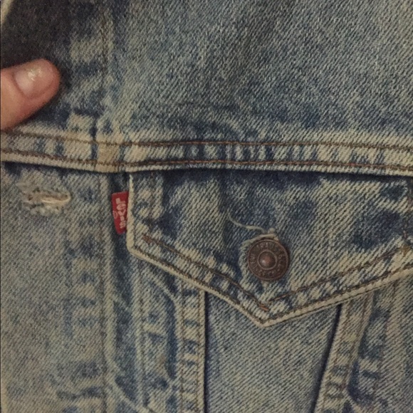 Vintage distressed Levi’s denim jacket - Picture 3 of 5